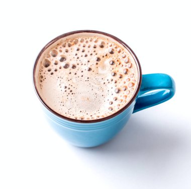 Bir kupa kahve beyaz arka plan yakın Tarih.