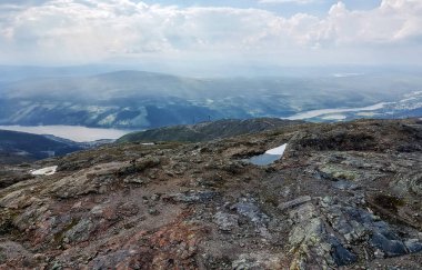 Havadan görünümü gündüz dağ vardır