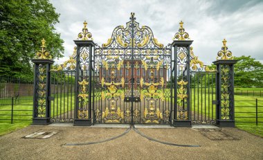Kensington Sarayı'nda gündüz giriş kapısı