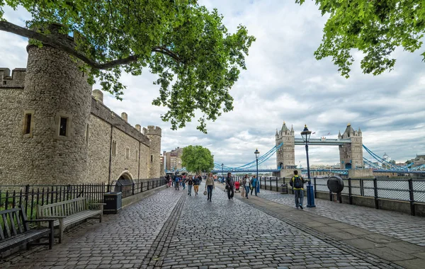 タワー ブリッジとタワー城のイギリス ロンドン 2016 ビュー — ストック写真