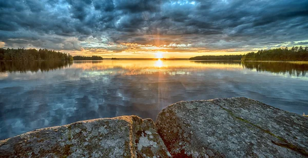 Midnight on Scandinavian lake — Stock Photo, Image