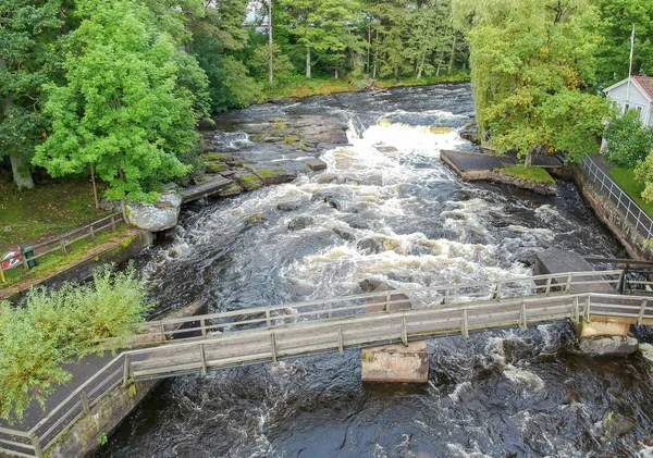 Cascate Del Fiume Morrum Con Ponte Pedonale — Foto Stock