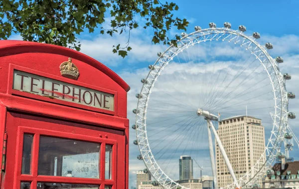 Iconische Engelse Telefooncel Met London Eye Achtergrond — Stockfoto