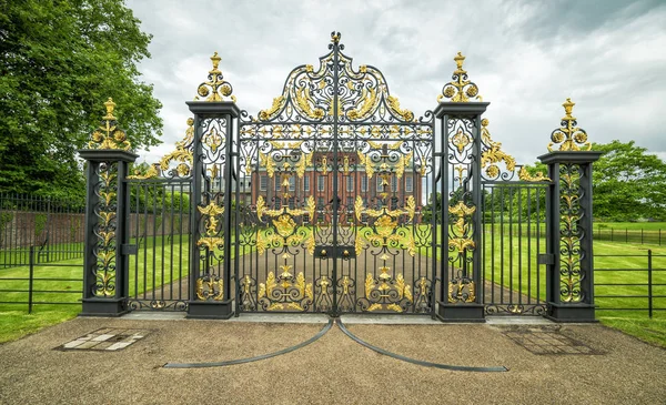 Porta Entrada Para Palácio Kensington Durante Dia — Fotografia de Stock