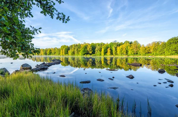 Тихий Шведский Пейзаж Озера Сентябре — стоковое фото