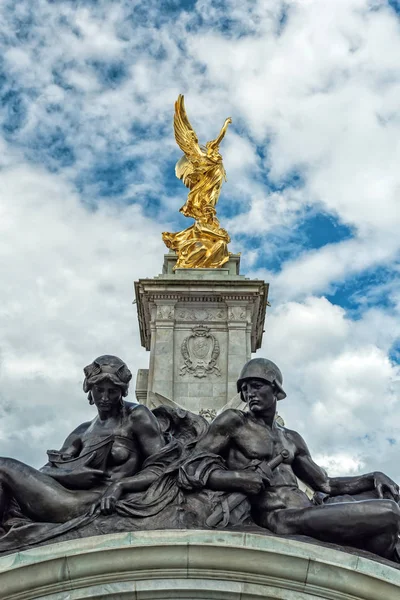 Vista Del Monumento Reina Victoria Frente Palacio Buckingham —  Fotos de Stock