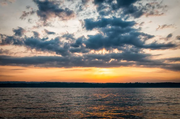 ボートから海の日没の風景 — ストック写真