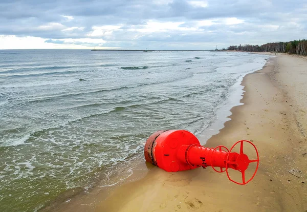 Rode Boei Het Poolse Strand Landschap Storm — Stockfoto