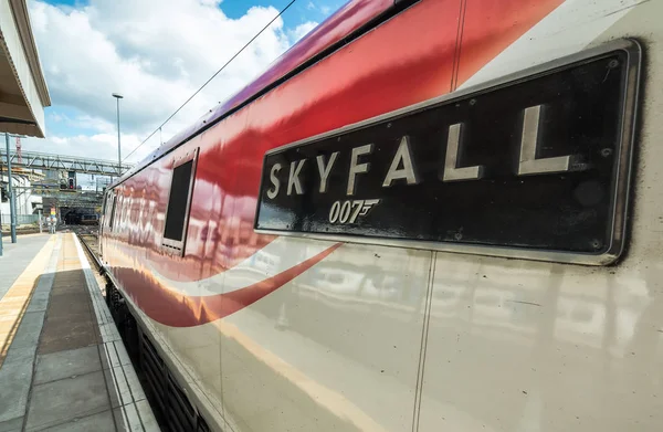 Λονδίνο Ηνωμένο Βασίλειο Ιουλίου 2016 James Bond Ονομάστηκε Τρένο Στο Εικόνα Αρχείου
