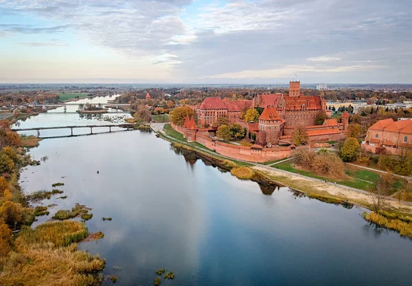 Flygfoto Över Malbork Castle Och Stadens Arkitektur Höstsäsongen — Stockfoto