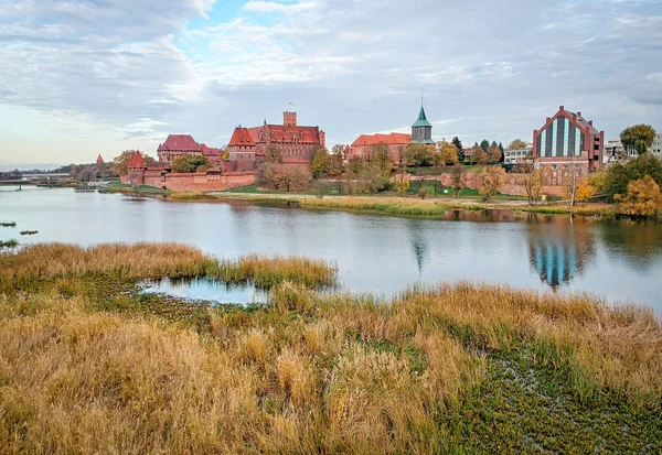 Légi Felvétel Malbork Castle Város Építészeti Őszi Szezonban — Stock Fotó