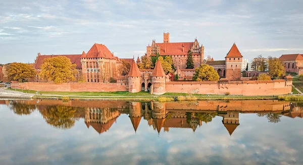 Légi Felvétel Malbork Castle Város Építészeti Őszi Szezonban — Stock Fotó