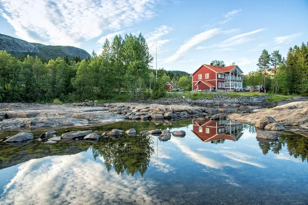 Zomer Zweeds Landschap Met Avonds Water Reflectie — Stockfoto