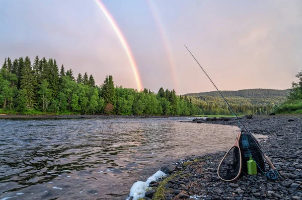 Fliegenfischen Unter Dem Sommer Regenbogen — Stockfoto