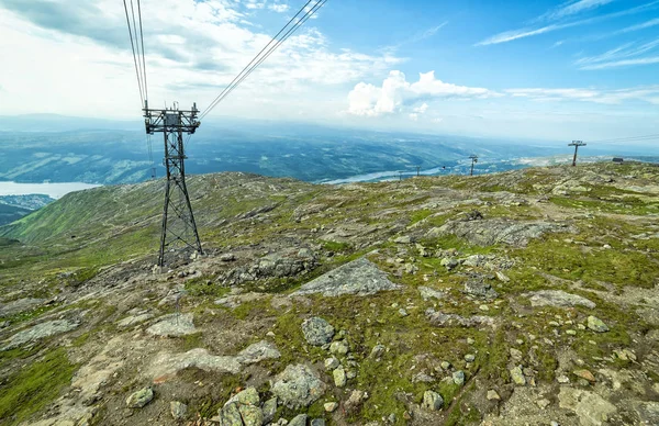 キャビンはスウェーデンの山のトレイルを持ち上げる — ストック写真