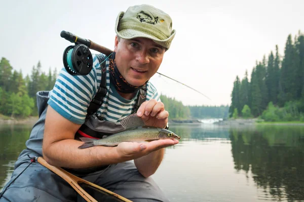 Pescador Feliz Con Trofeo Pesca Gris —  Fotos de Stock