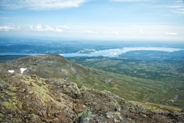 İsveçli dağların üst görünümden yaz