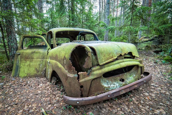 Vieille Voiture Abandonnée Dans Forêt — Photo