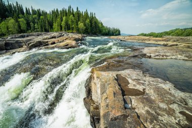 Tegeforsen - gün ışığı sahne yaz görünümünde