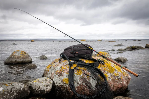 海鳟鱼捕鱼设备在3月风景 — 图库照片