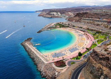 Playa de Amadores üzerinde havadan görünüm