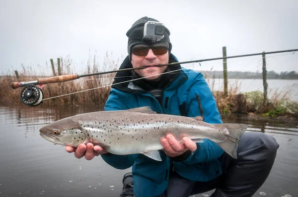 Pesca Trucha Mar Sueca Invierno —  Fotos de Stock