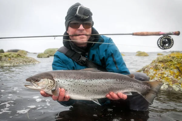 スウェーデン沿岸の冬の釣りシーズン — ストック写真