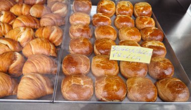 sfogliatella denilen tipik napoletan pasta