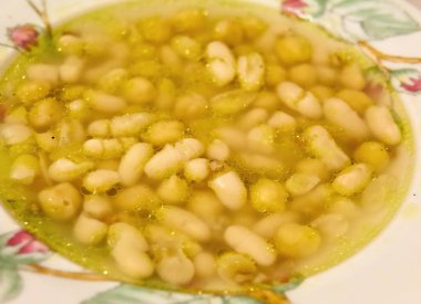 mesciua evimde denilen tipik Ligurya çorbası