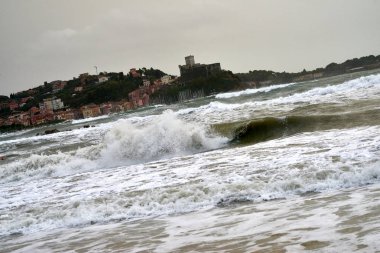 Lerici 'de şiddetli bir fırtına, La Spezia yakınlarında güzel bir köy.