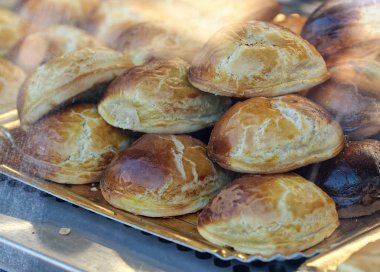 tipik napoletan kek bir pazarda, İtalya