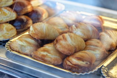 tipik napoletan kek bir pazarda, İtalya