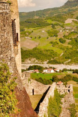 Emilia Romagna Bardi köyü kale