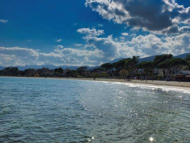 Mondello sahilinde güneşli bir günde