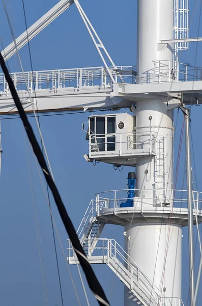 White Vertical Crane Marble Quarry Marina Carrara Harbour Italy — Stock Photo, Image