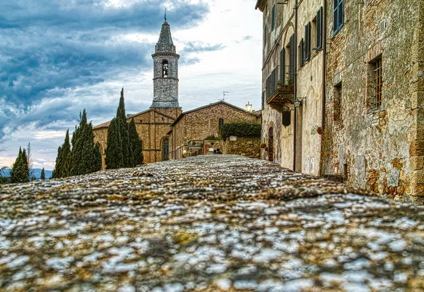 非常美丽的景观 在瓦尔德奥尔西亚 意大利中世纪村庄的佩恩扎 — 图库照片
