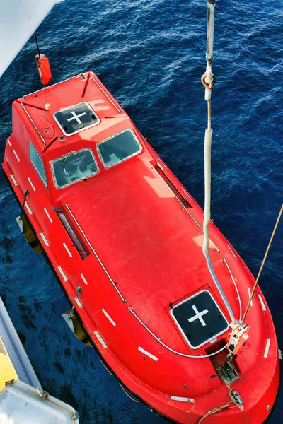 Absenken Eines Rettungsbootes Einem Großen Schiff Vor Anker — Stockfoto