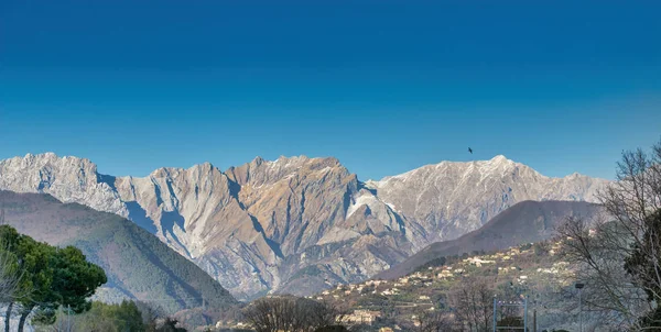 Vue des Alpes apuanes — Photo