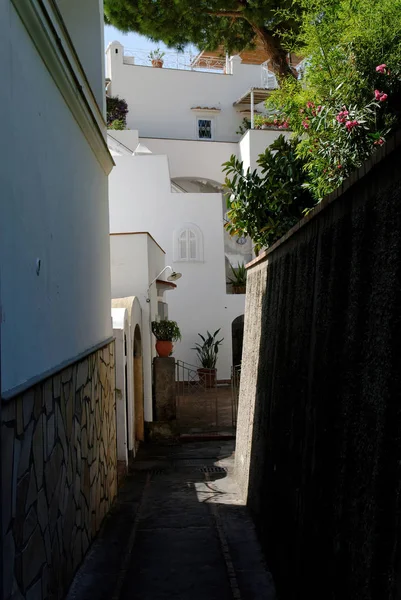 Casa branca em capri uma bela ilha perto de Nápoles — Fotografia de Stock