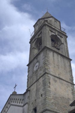 Virgoletta. Lunigiana 'da Aulla yakınlarında küçük bir ortaçağ köyü.