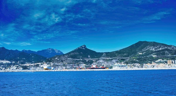 Vista molto bella del porto di salerno in italia — Foto Stock