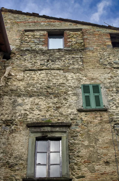 Virgoletta un pequeño pueblo medieval cerca de aulla en lunigiana —  Fotos de Stock