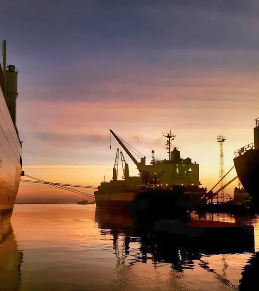 Pôr do sol no porto de banjul na Gâmbia — Fotografia de Stock