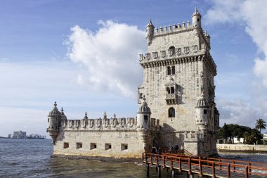 Tagus nehri, Belem, Lizbon, Portekiz 'deki Belem kulesi. UNESCO Dünya Mirası Alanı.