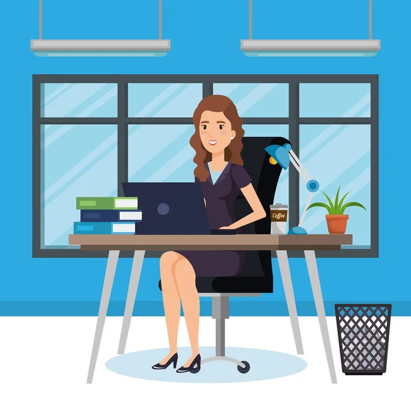 Empresaria sentada en la oficina — Vector de stock