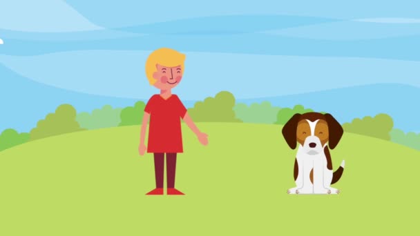 Jonge jongen spelen met zijn hond in het park — Stockvideo