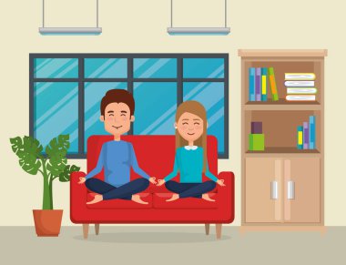 Genç çift kanepede Yoga uygulamak