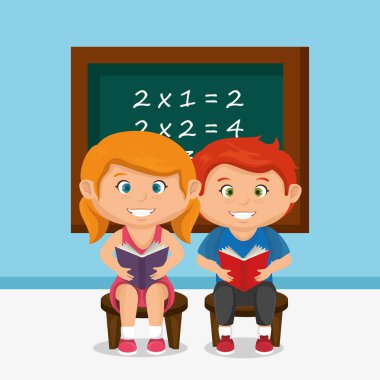 küçük okul kara tahta ile çift çocuklar