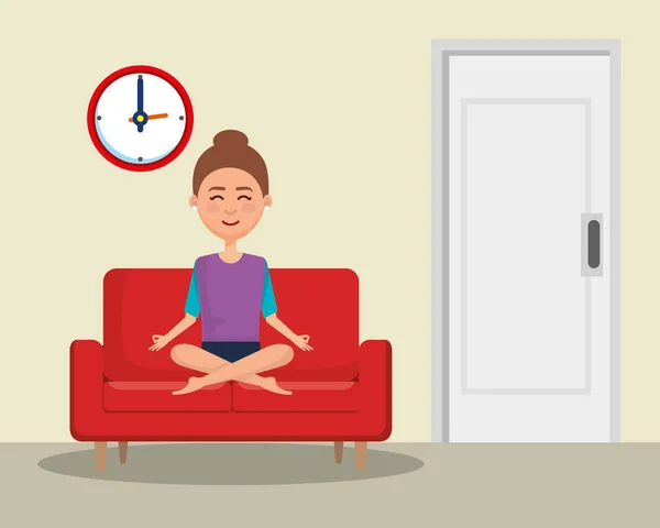 Genç kadın kanepe Yoga pratik — Stok Vektör