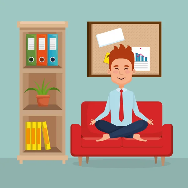 Homme d'affaires pratiquant le yoga dans le canapé — Image vectorielle